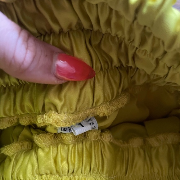 Tanamachi yellow pleated skirt. Size 1 NBW but too small for me - Picture 3 of 4